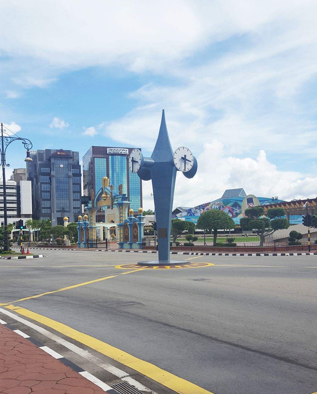 Du lịch bụi Brunei - Tháp đồng hồ Memorial Clock