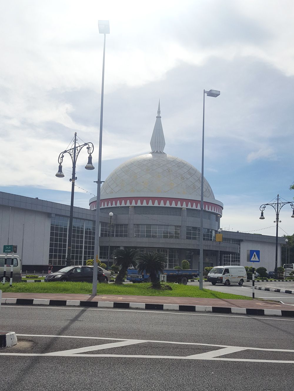 Du lịch bụi Brunei - Bảo tàng Brunei Royal Regalia
