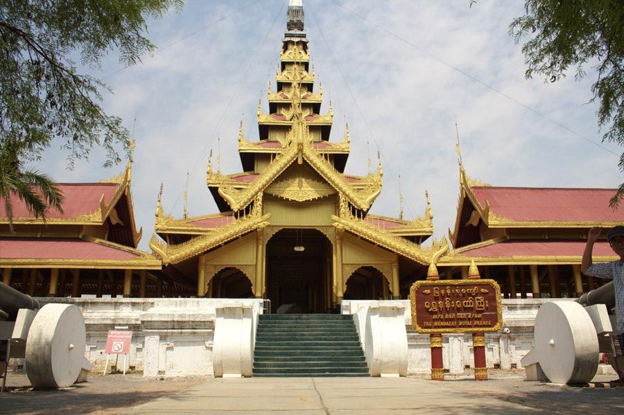 Chia sẻ kinh nghiệm du lịch bụi Myanmar 18 - Mandalay Royal Palace
