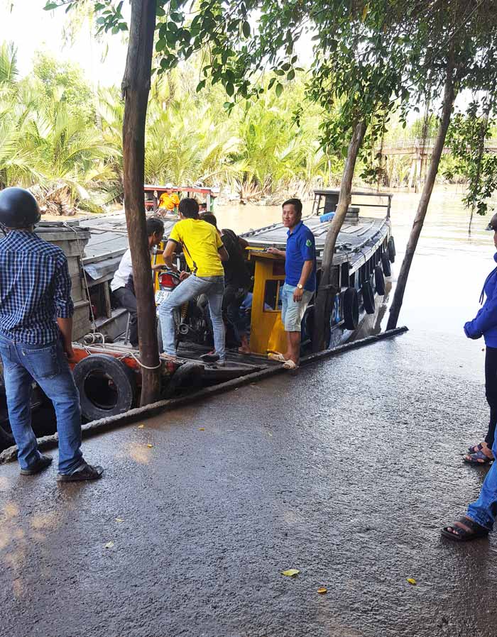 Khám phá 9 cửa sông của hệ thống sông Cửu Long 42 - Đò ngang qua sông Cồn Tròn