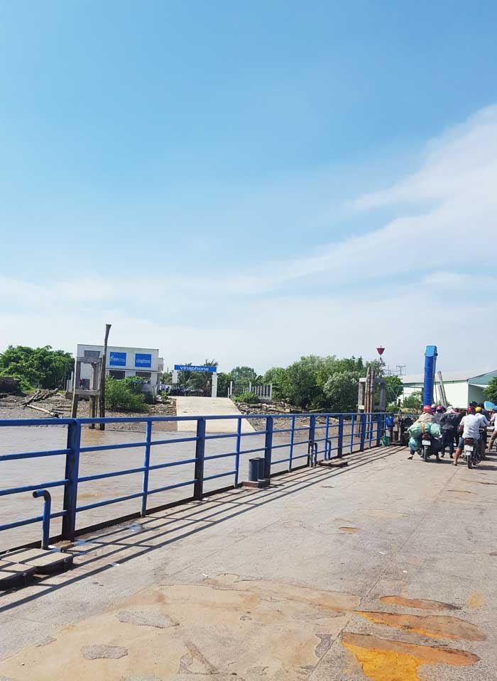 Khám phá 9 cửa sông của hệ thống sông Cửu Long 12 - Phà cập bến tỉnh Bến Tre