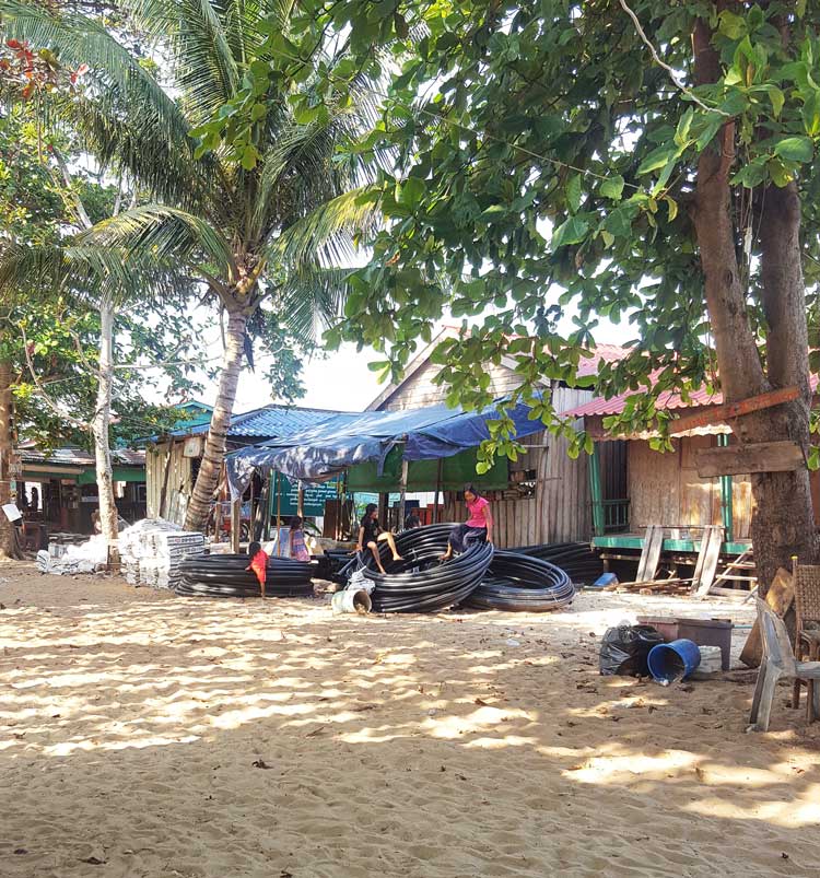 Chia sẻ kinh nghiệm du lịch bụi đảo Koh Rong Sanloem 11 - Trẻ em trong làng M Pay Bay