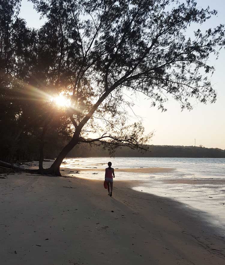 Chia sẻ kinh nghiệm du lịch bụi đảo Koh Rong Sanloem 17 - Bãi biển chiều tàn
