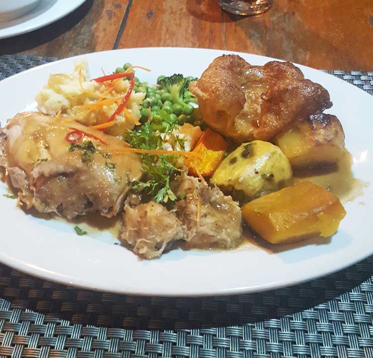 Chia sẻ kinh nghiệm du lịch bụi đảo Koh Rong Sanloem 25 - Món ăn Âu
