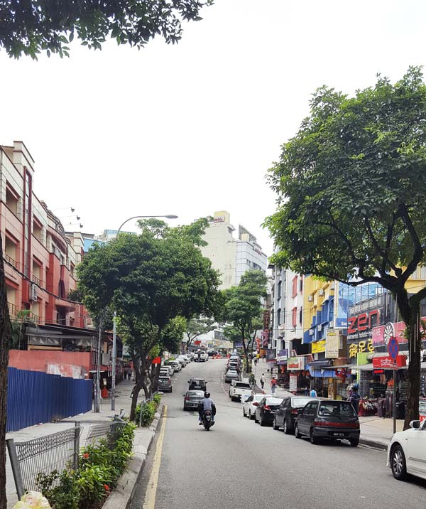 Chia sẻ kinh nghiệm du lịch bụi Malaysia - Đường phố KL sáng sớm