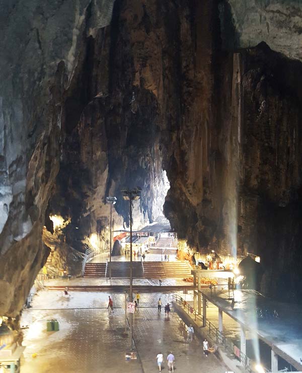 Chia sẻ kinh nghiệm du lịch bụi Malaysia - Động Batu Caves
