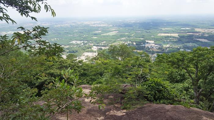 Chia sẻ kinh nghiệm leo núi Thị Vải 28 - View nhìn từ tảng đá lớn